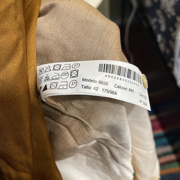 Massimo Dutti LONG SATINY TIE-DYE DRESS GOLDEN
Golden‎ / Ref. 6620/840 - Picture 10 of 12